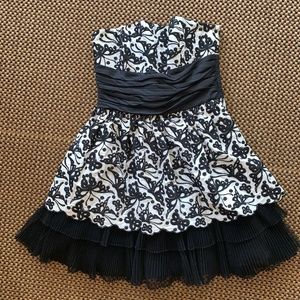 Betsey Johnson • Black & White Party Dress